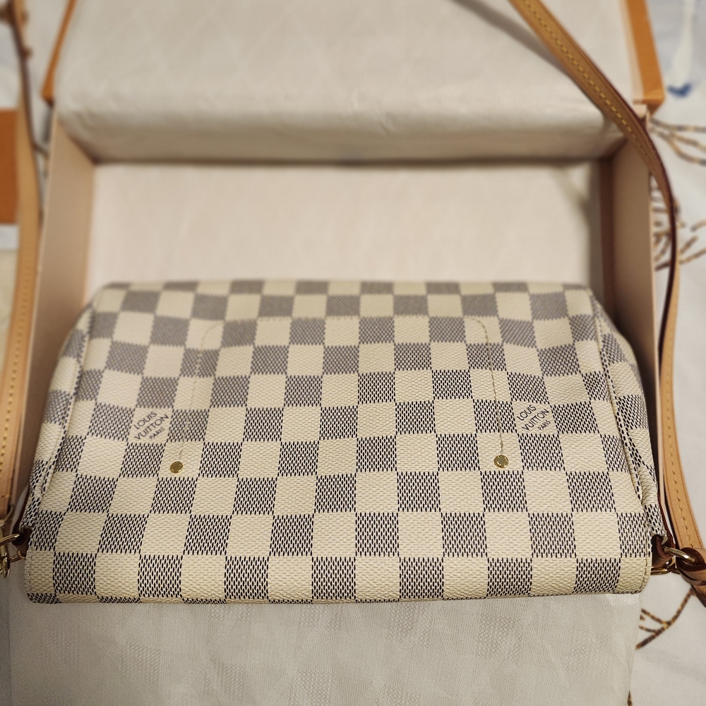 Louis Vuitton White and Tan Checkered Bag - Picture 3 of 12